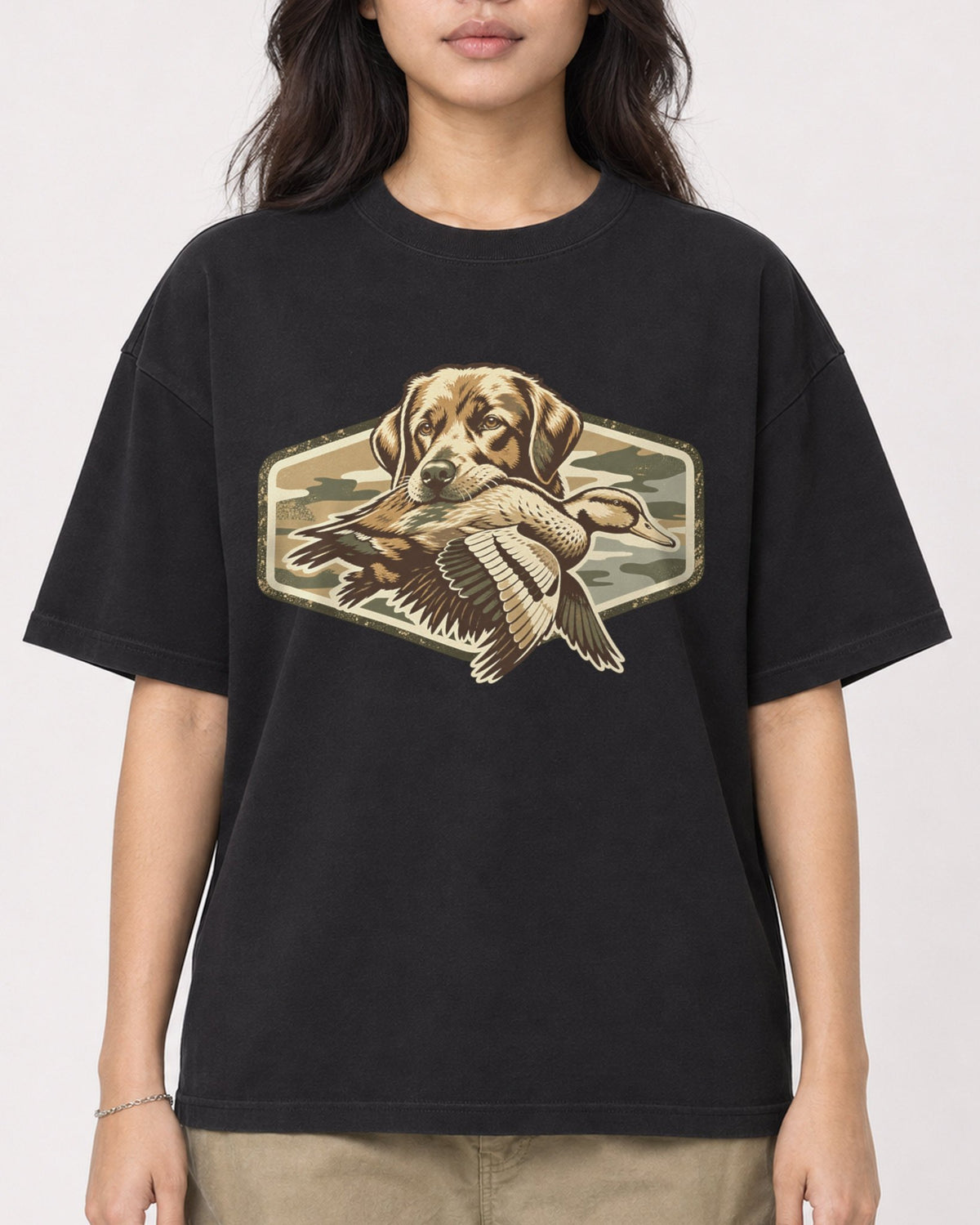 Mockup Boxy Heavyweight Tee Black female close-up 02