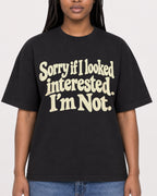 Mockup Boxy Heavyweight Tee Black female close-up 04