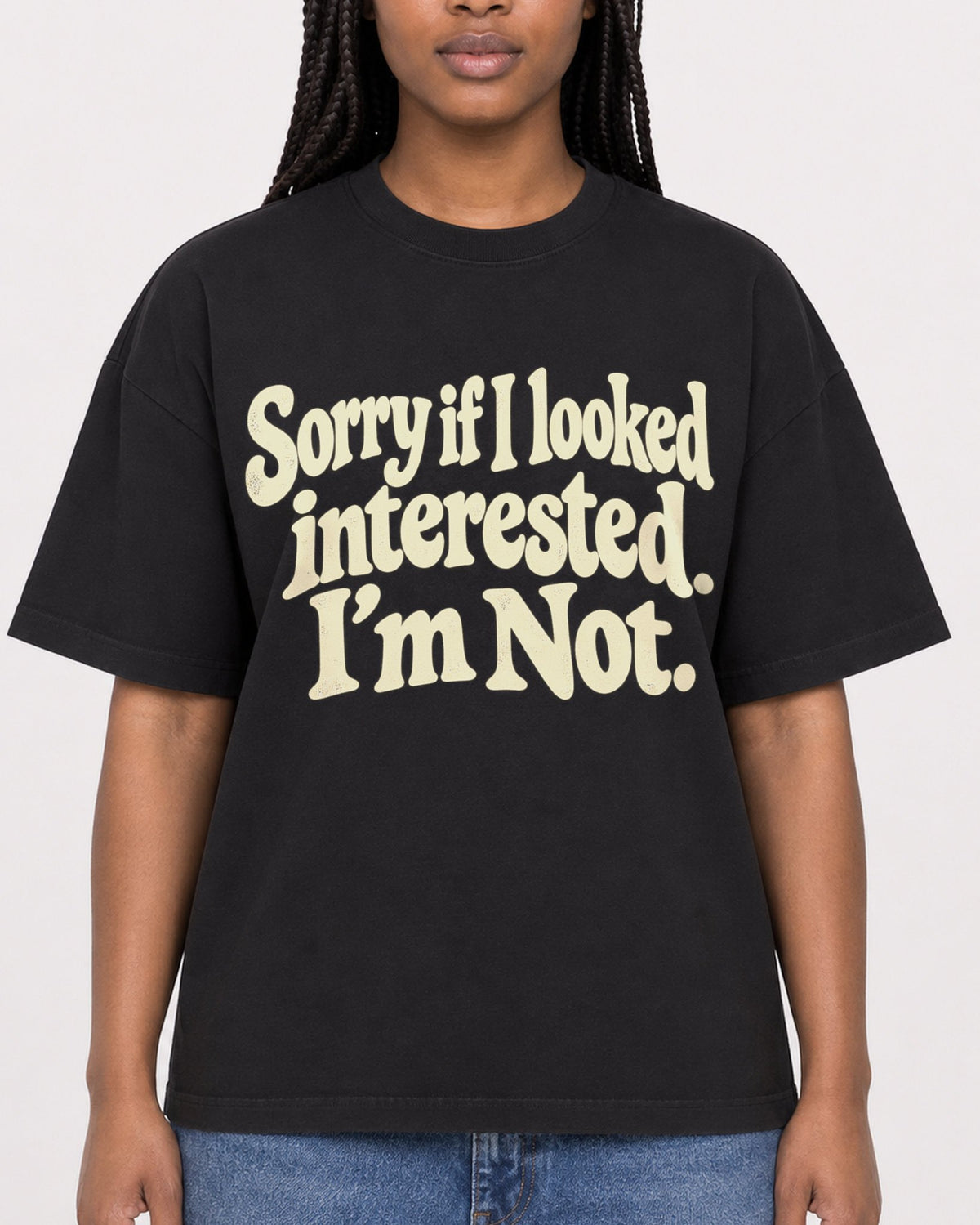 Mockup Boxy Heavyweight Tee Black female close-up 04