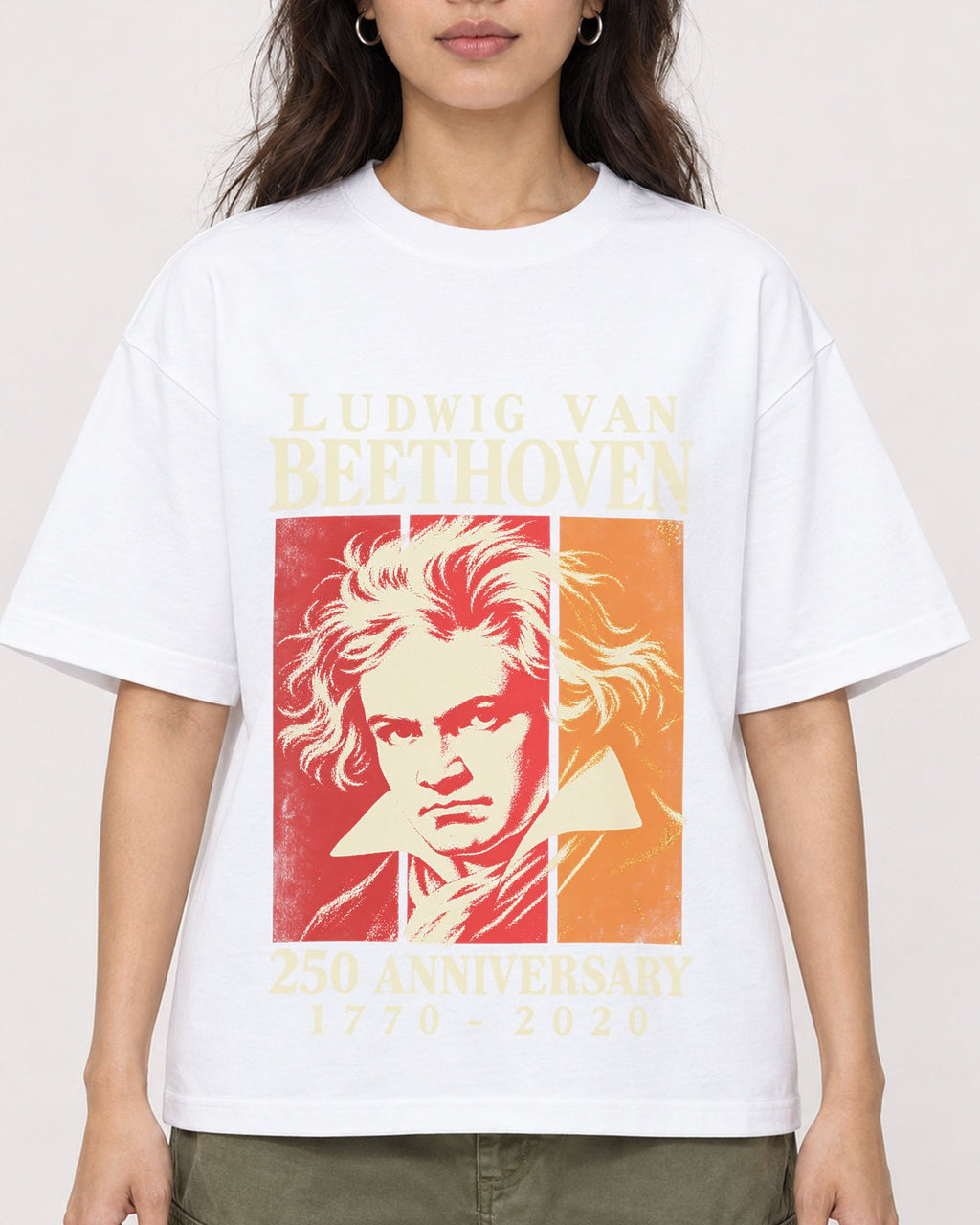 Mockup Boxy Heavyweight Tee White female close-up 02