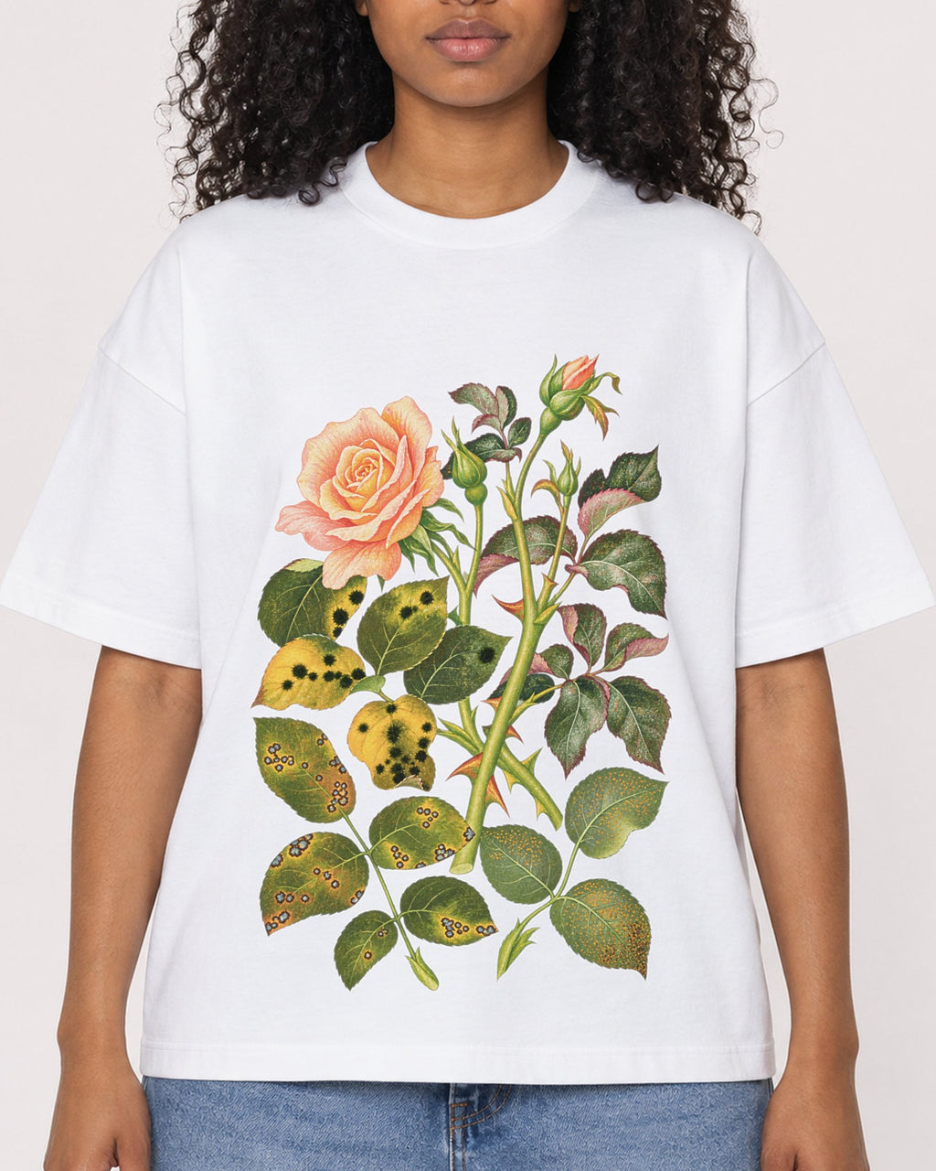 Mockup Boxy Heavyweight Tee White female close-up 05