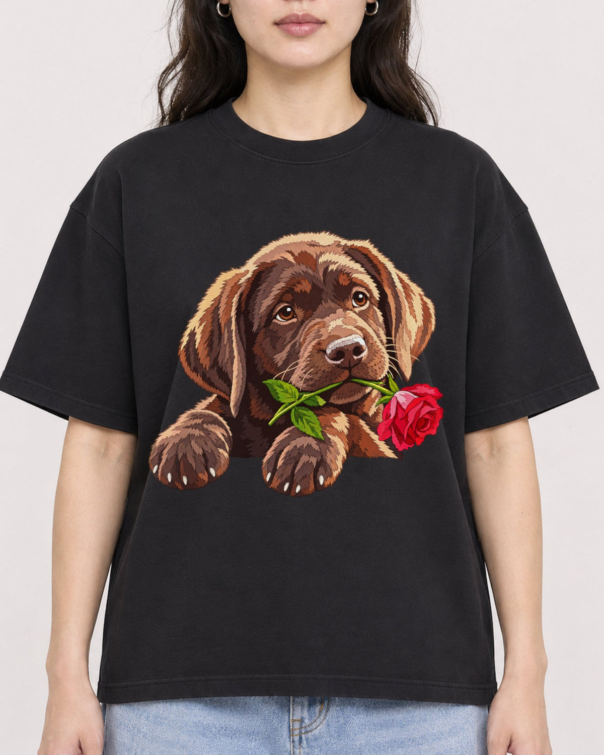 Mockup Boxy Heavyweight Tee Black female close-up 03