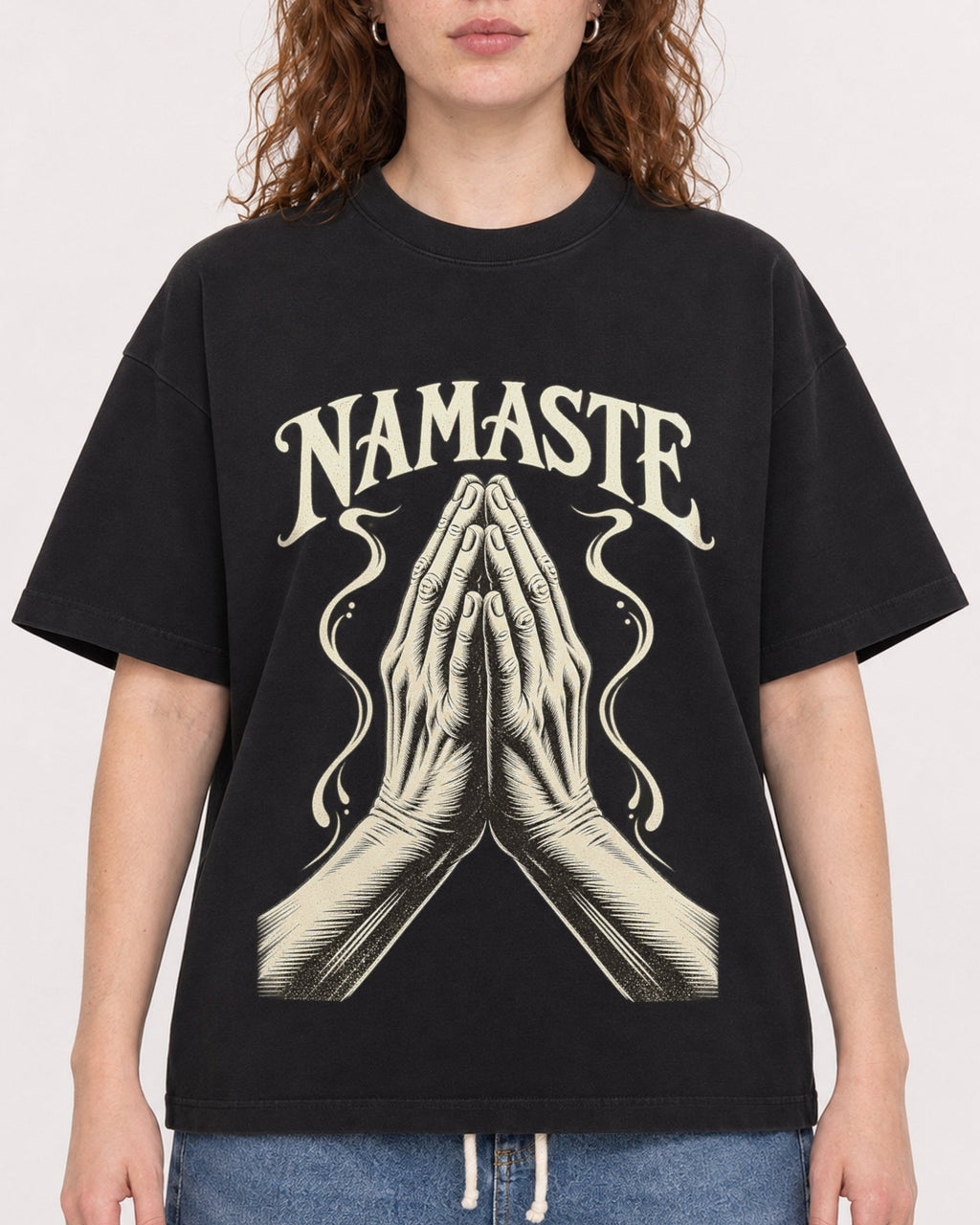 Mockup Boxy Heavyweight Tee Black female close-up 09