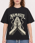 Mockup Boxy Heavyweight Tee Black female close-up 09