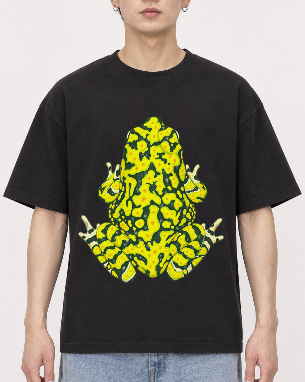 Mockup Boxy Heavyweight Tee Black male close-up 01