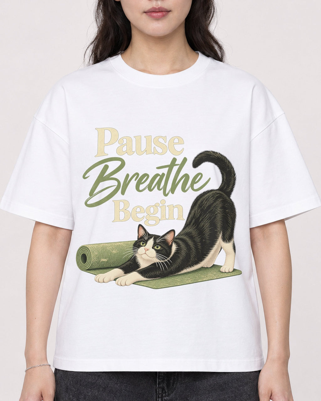 Mockup Boxy Heavyweight Tee White female close-up 03