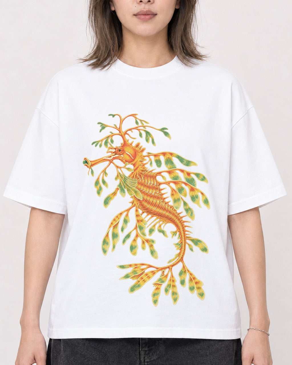 Mockup Boxy Heavyweight Tee White female close-up 33
