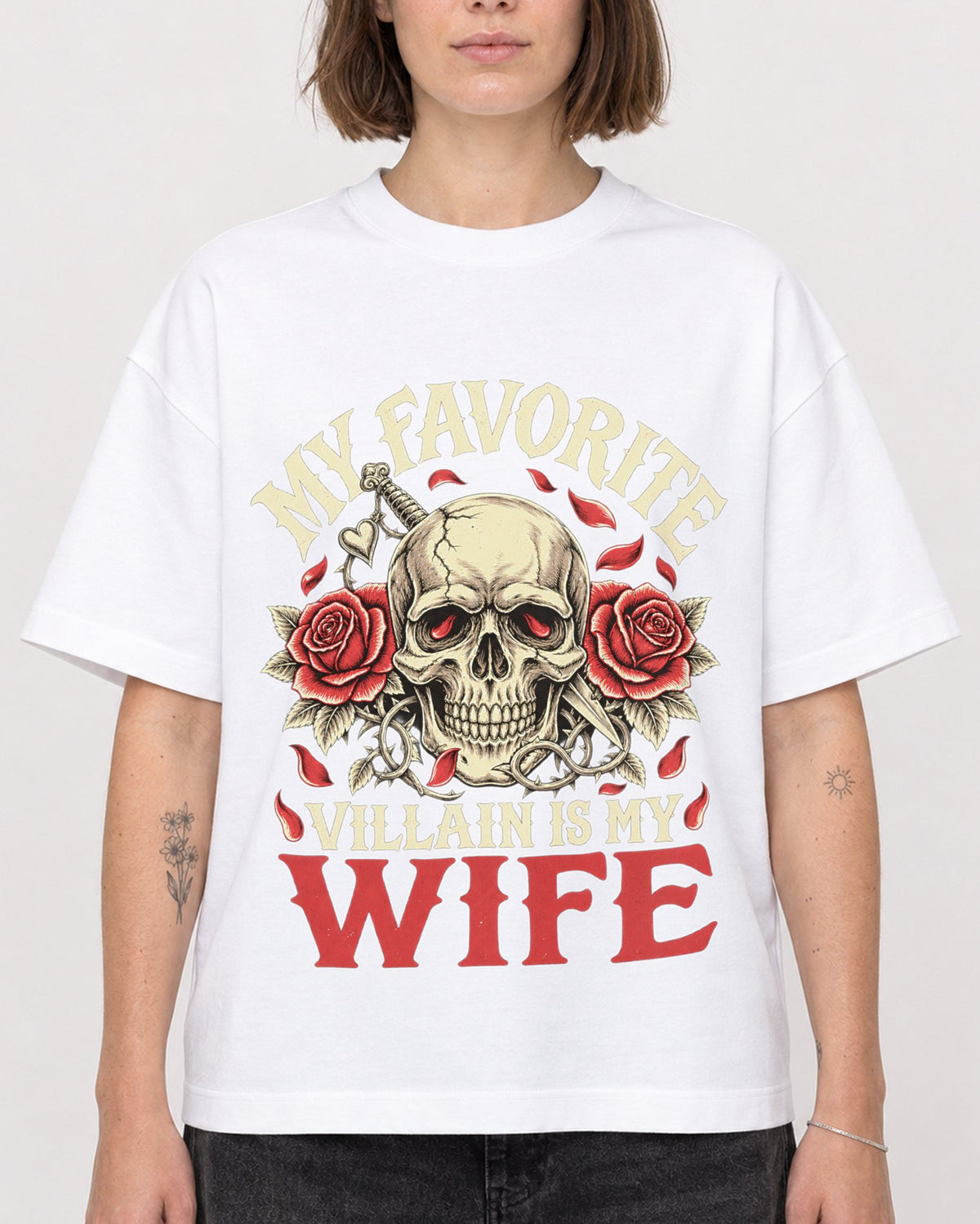 Mockup Boxy Heavyweight Tee White female close-up 18