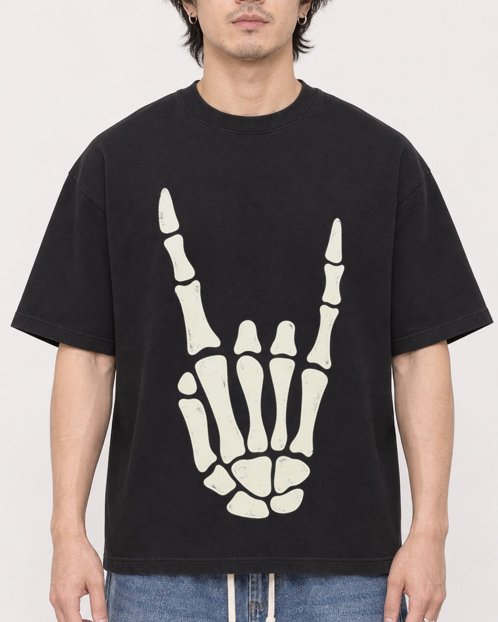 Mockup Boxy Heavyweight Tee Black male close-up 03