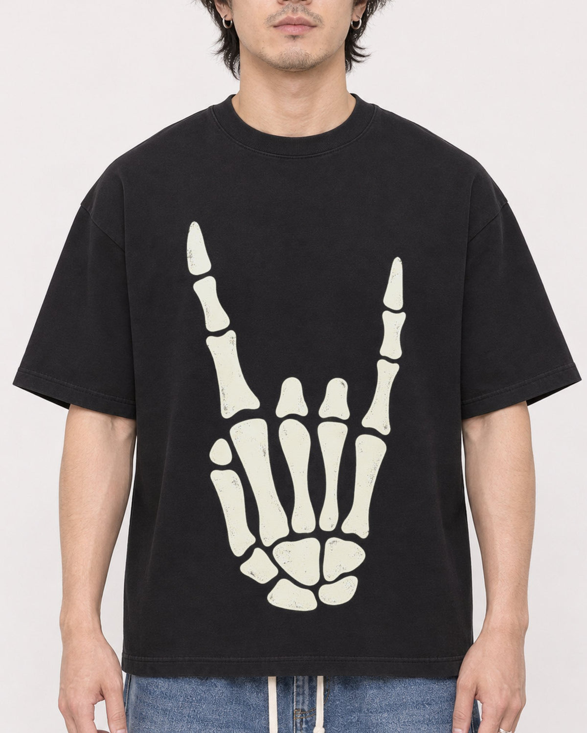 Mockup Boxy Heavyweight Tee Black male close-up 03