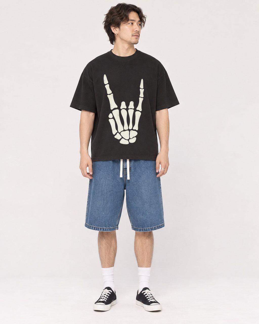 Mockup Boxy Heavyweight Tee Black male full-body 03