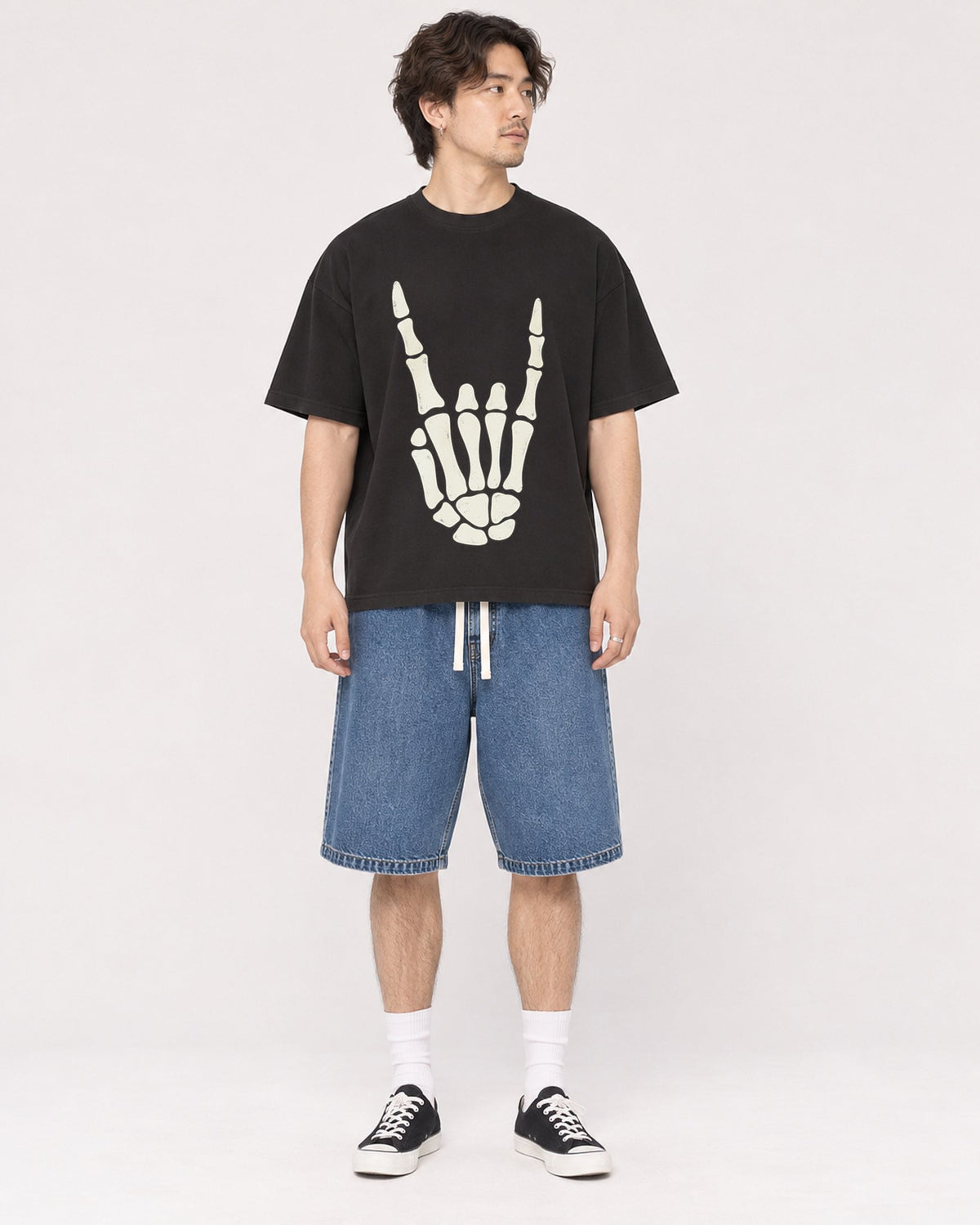 Mockup Boxy Heavyweight Tee Black male full-body 03