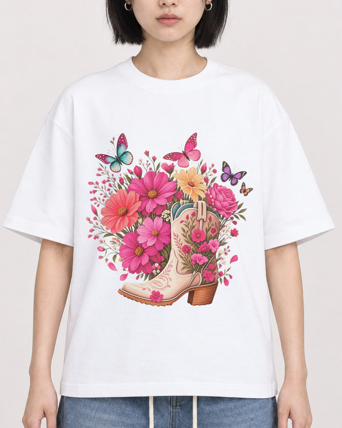 Mockup Boxy Heavyweight Tee White female close-up 11