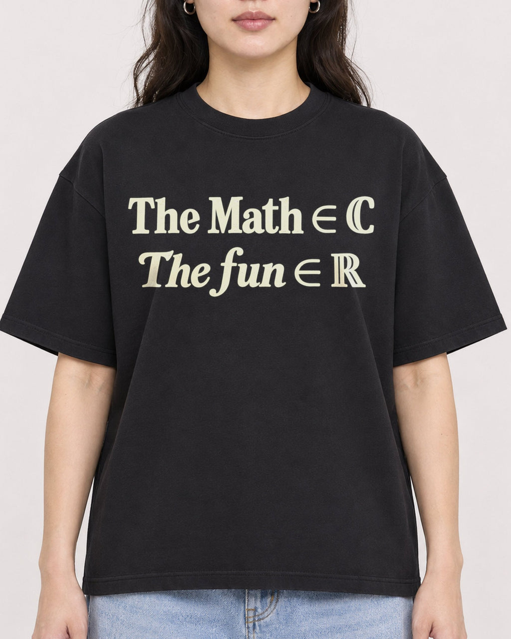 Mockup Boxy Heavyweight Tee Black female close-up 03
