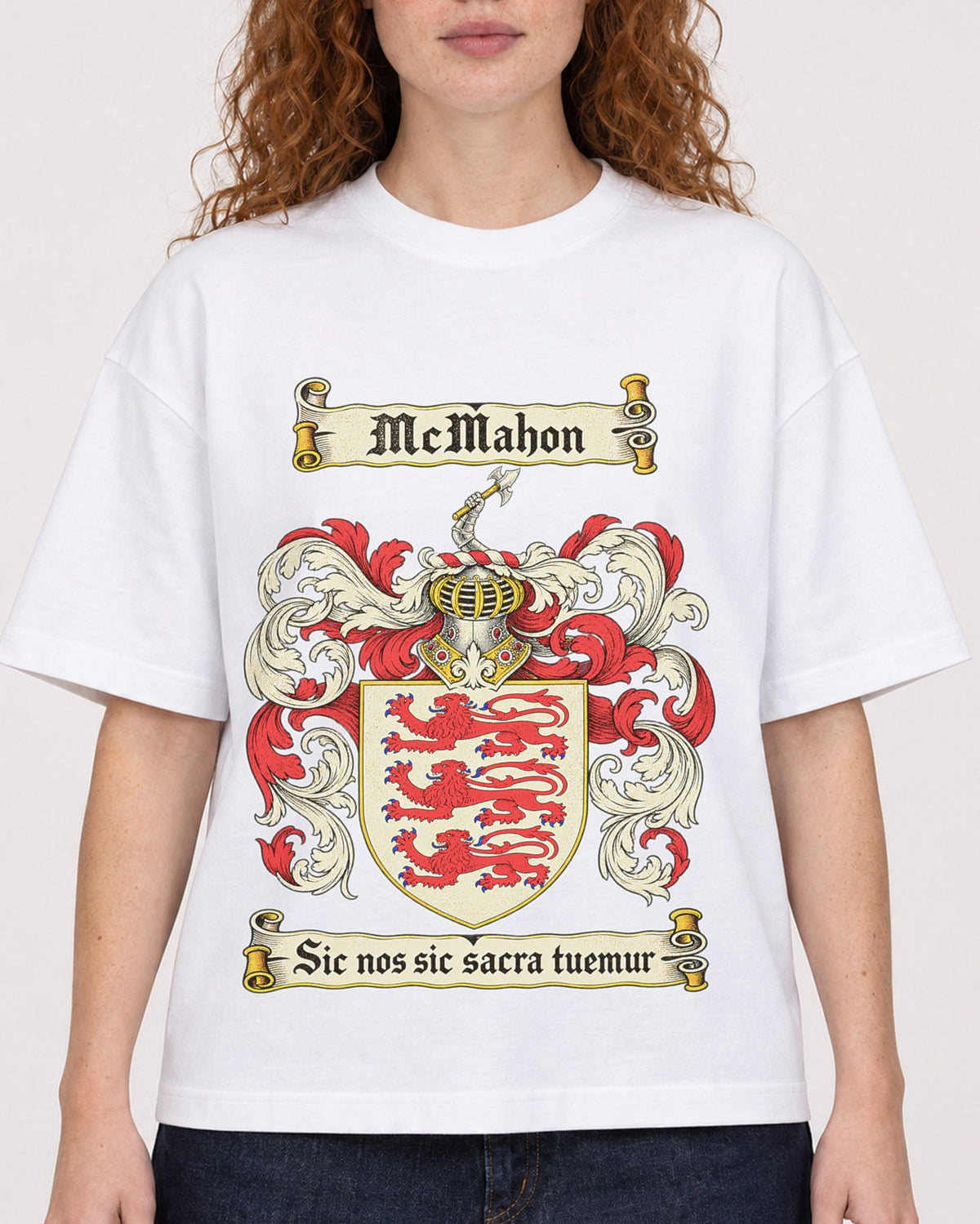 Mockup Boxy Heavyweight Tee White female close-up 09