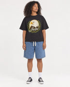 Mockup Boxy Heavyweight Tee Black female full-body 05