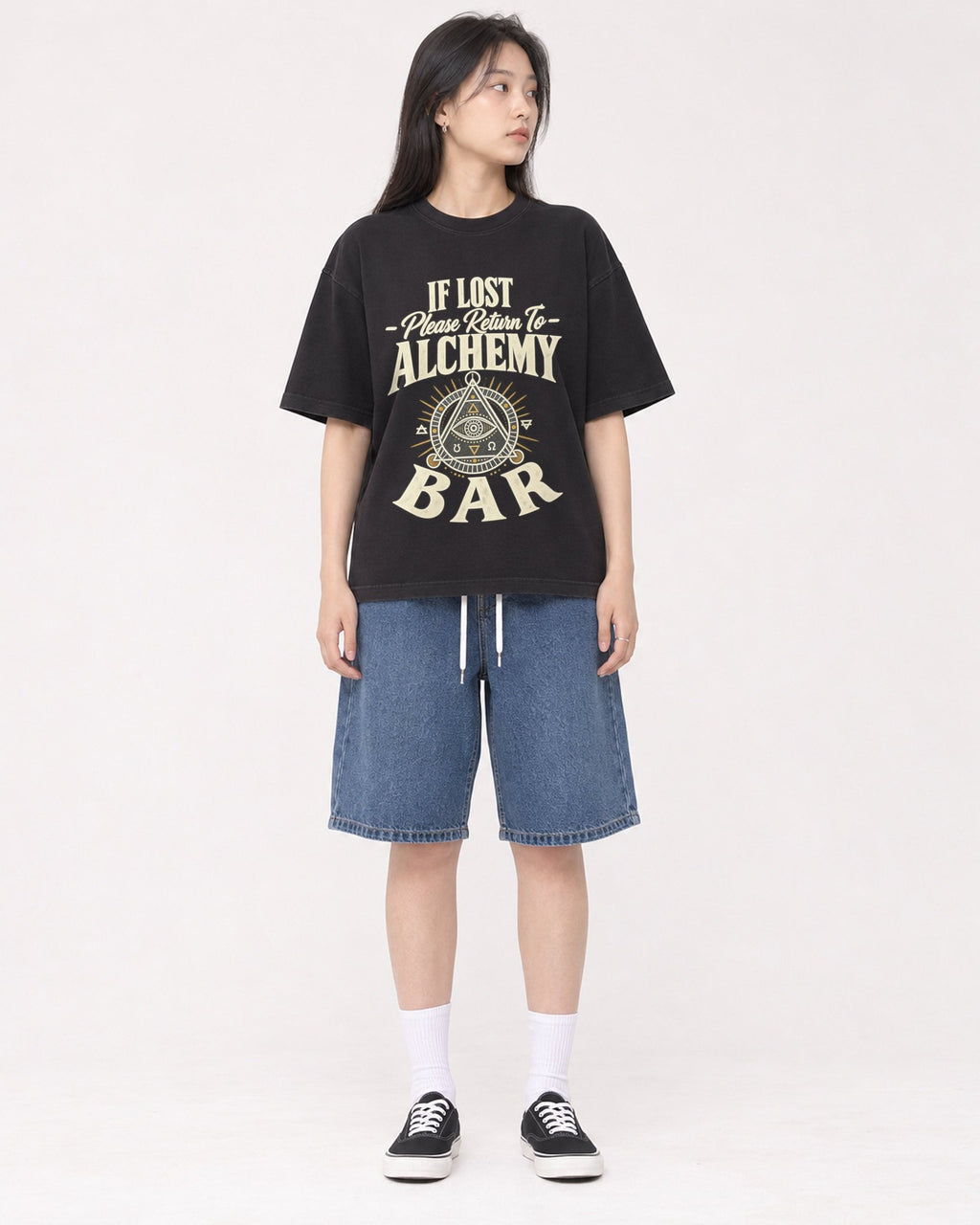 Mockup Boxy Heavyweight Tee Black female full-body 01