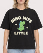 Mockup Boxy Heavyweight Tee Black female close-up 19