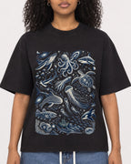 Mockup Boxy Heavyweight Tee Black female close-up 05
