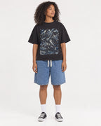 Mockup Boxy Heavyweight Tee Black female full-body 05
