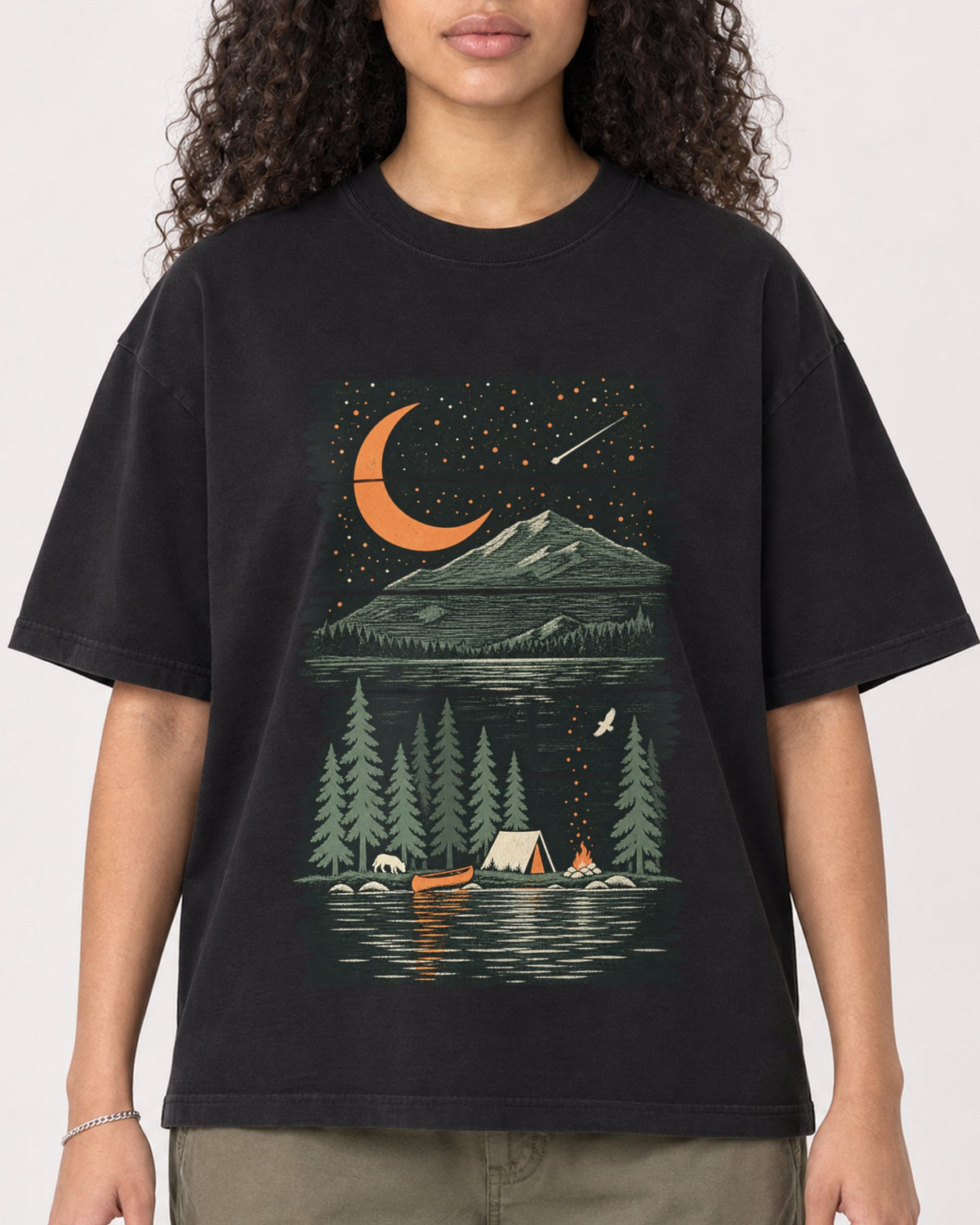 Mockup Boxy Heavyweight Tee Black female close-up 10