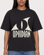 Mockup Boxy Heavyweight Tee Black female close-up 04