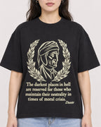 Mockup Boxy Heavyweight Tee Black female close-up 03