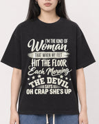 Mockup Boxy Heavyweight Tee Black female close-up 01