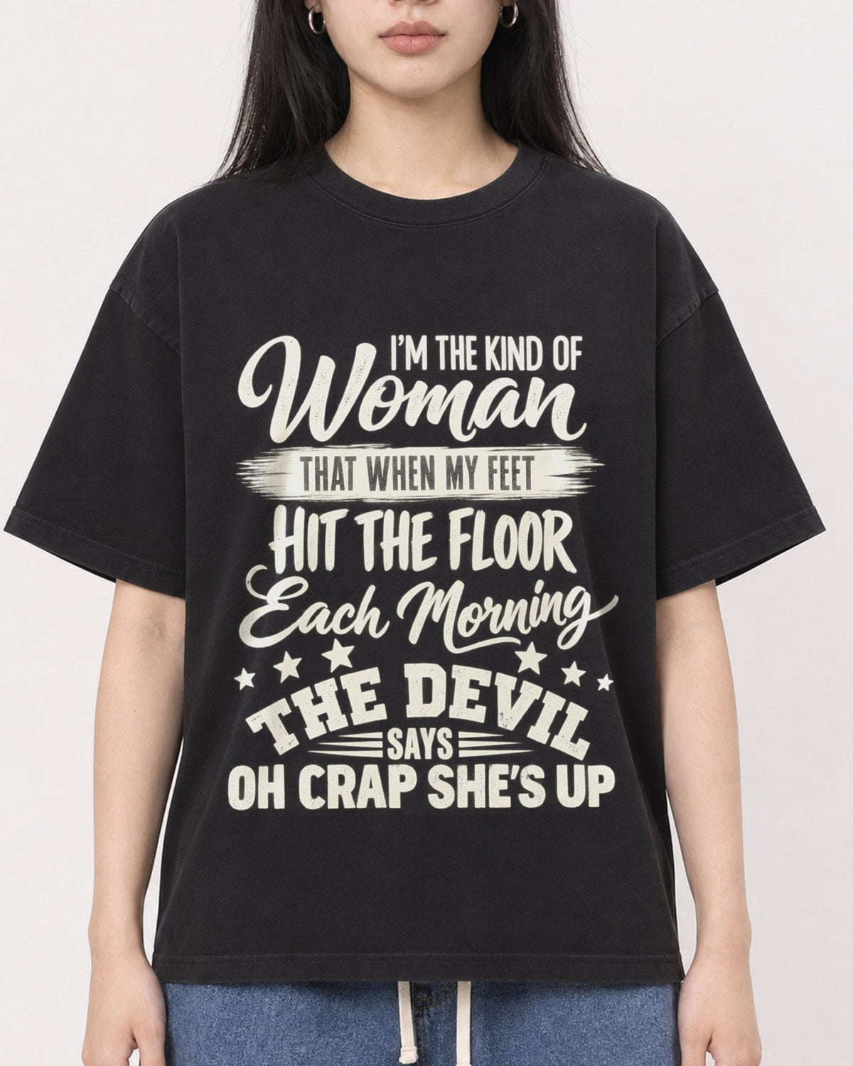 Mockup Boxy Heavyweight Tee Black female close-up 01