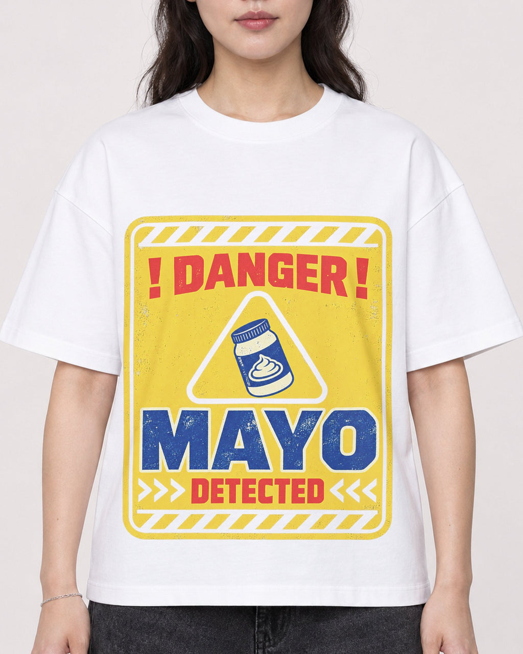 Mockup Boxy Heavyweight Tee White female close-up 03