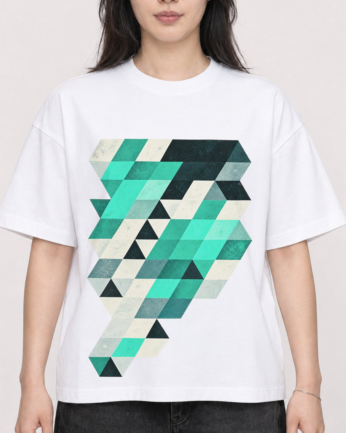 Mockup Boxy Heavyweight Tee White female close-up 13