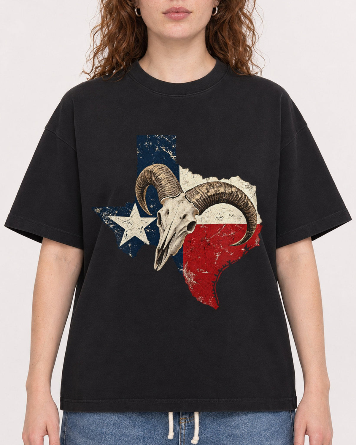 Mockup Boxy Heavyweight Tee Black female close-up 09