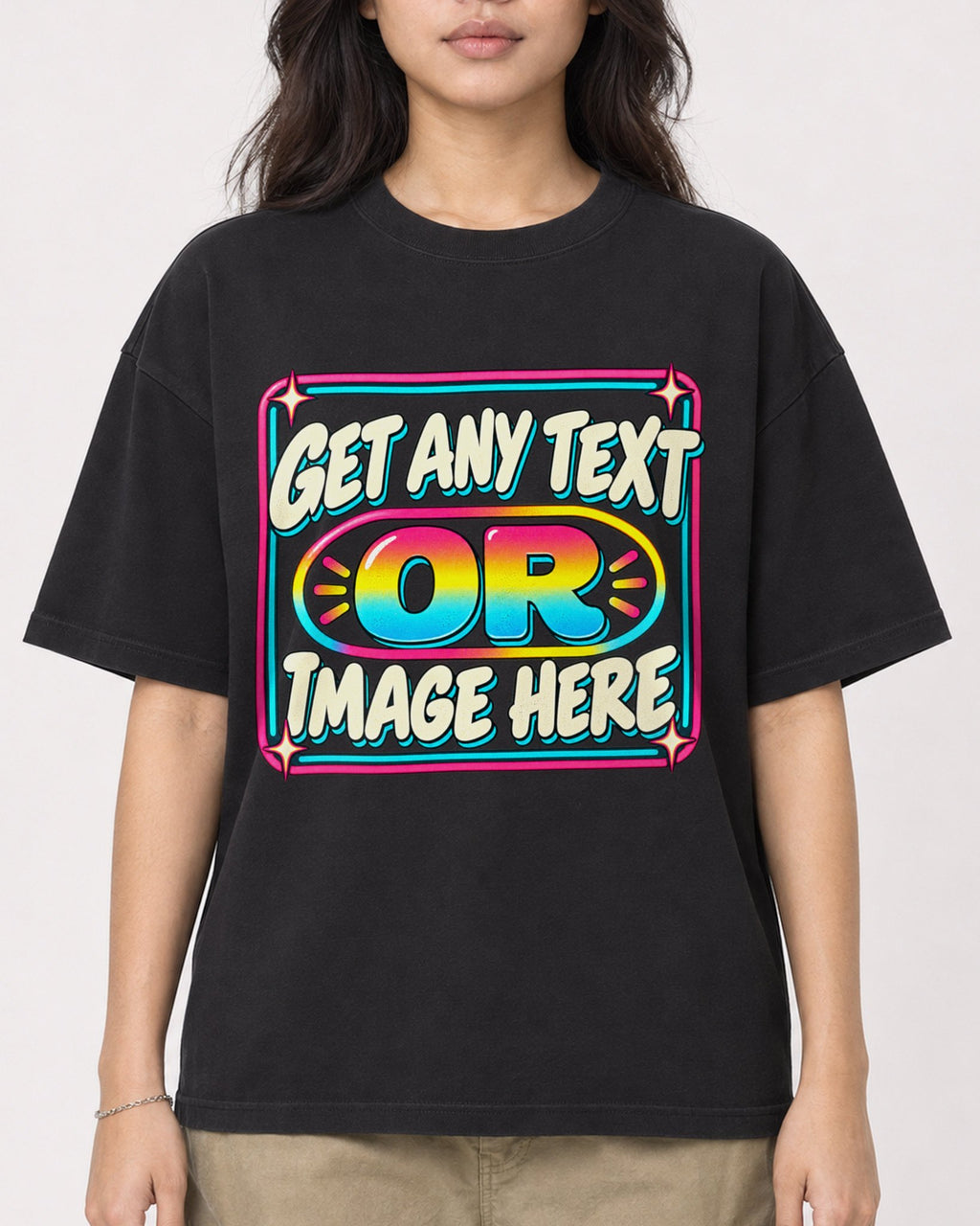 Mockup Boxy Heavyweight Tee Black female close-up 02