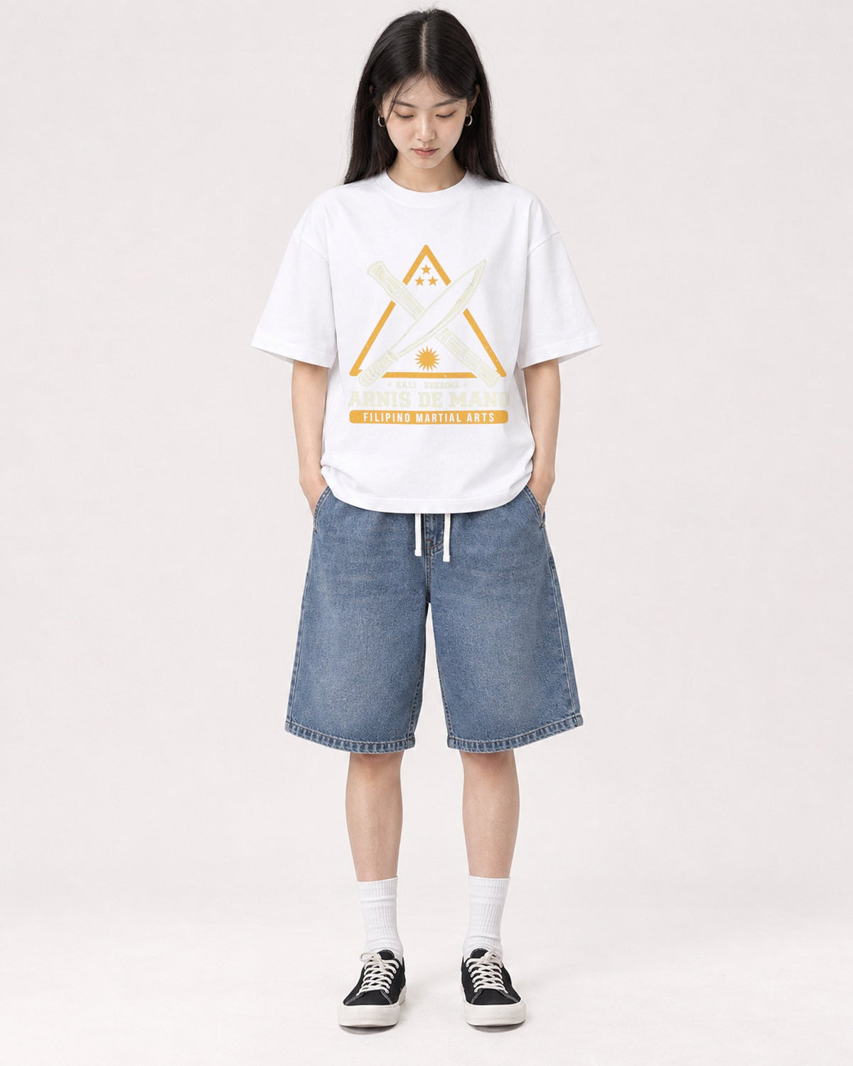 Mockup Boxy Heavyweight Tee White female full-body 01