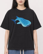 Mockup Boxy Heavyweight Tee Black female close-up 01