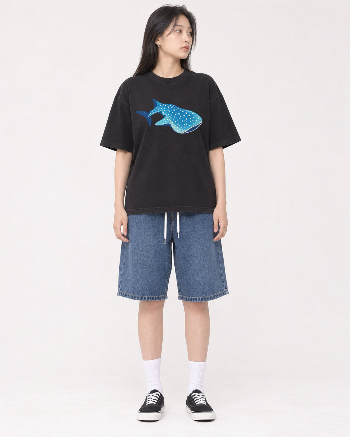 Mockup Boxy Heavyweight Tee Black female full-body 01