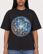 Mockup Boxy Heavyweight Tee Black female close-up 04
