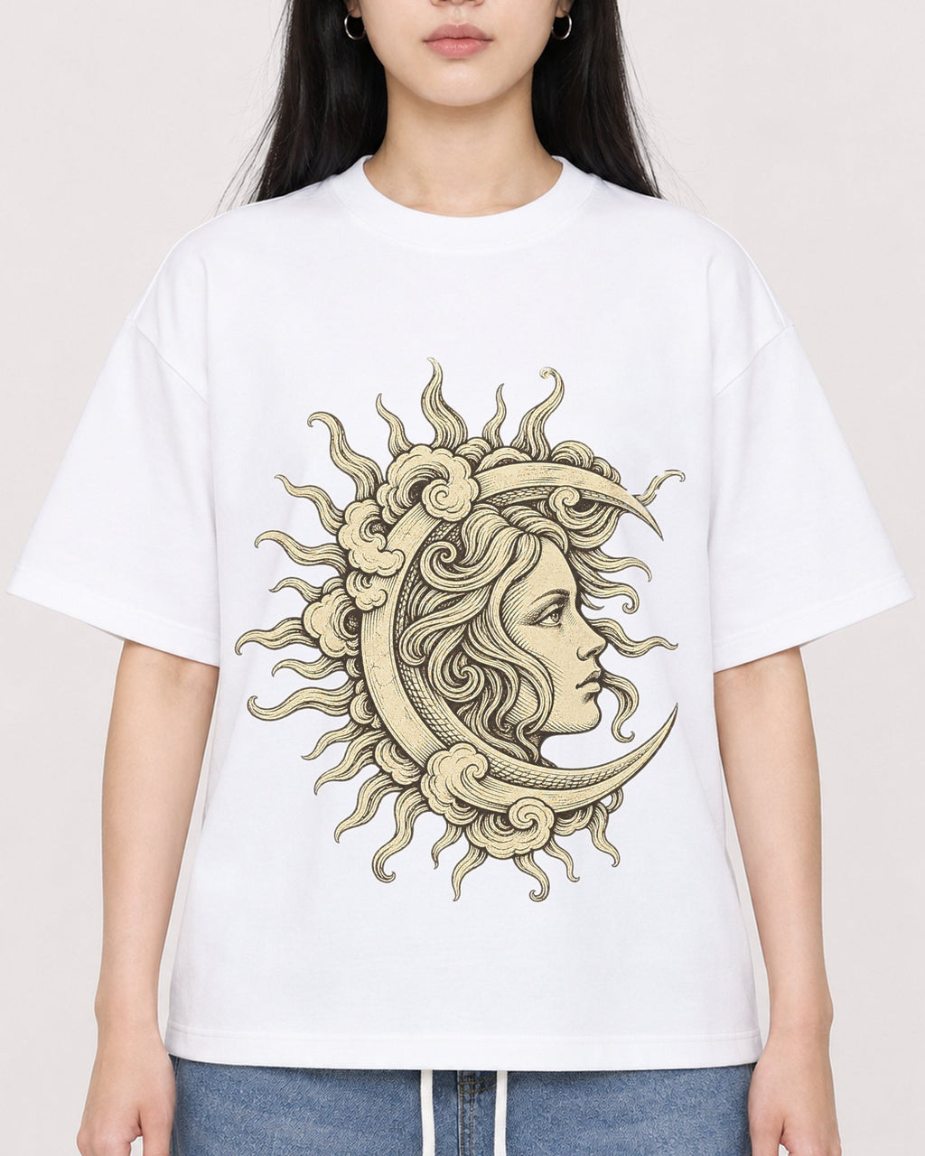 Mockup Boxy Heavyweight Tee White female close-up 01