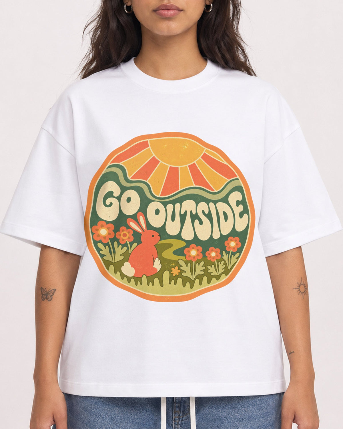 Mockup Boxy Heavyweight Tee White female close-up 06