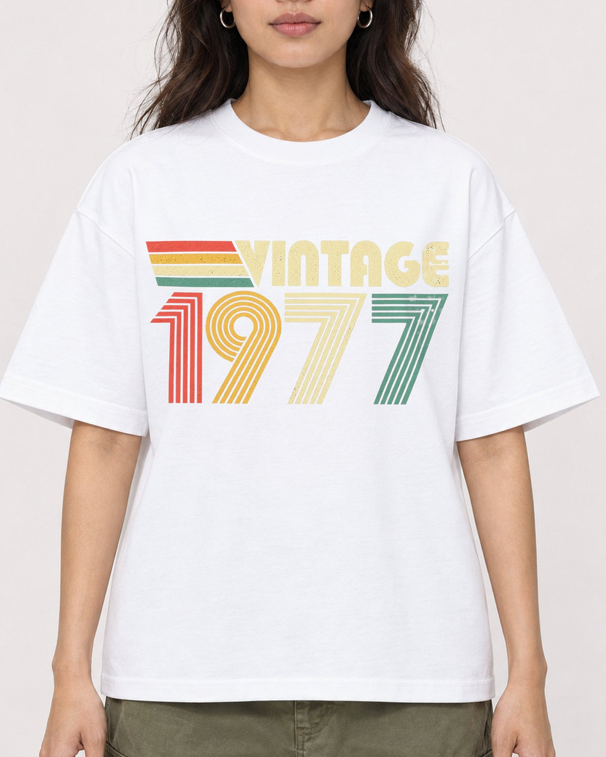 Mockup Boxy Heavyweight Tee White female close-up 02