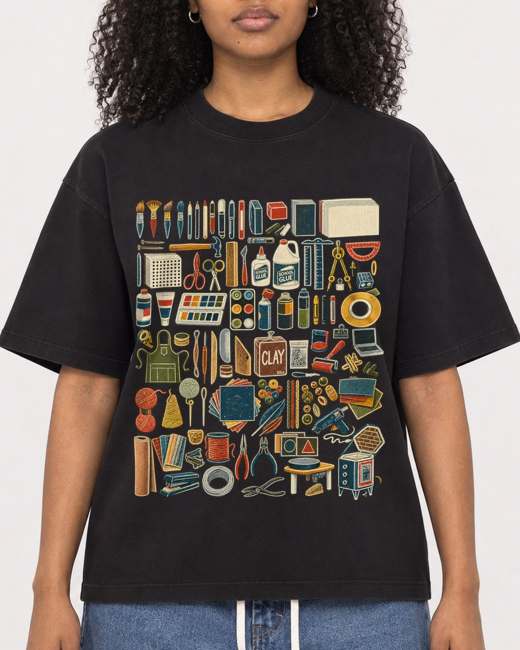 Mockup Boxy Heavyweight Tee Black female close-up 05