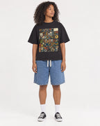 Mockup Boxy Heavyweight Tee Black female full-body 05