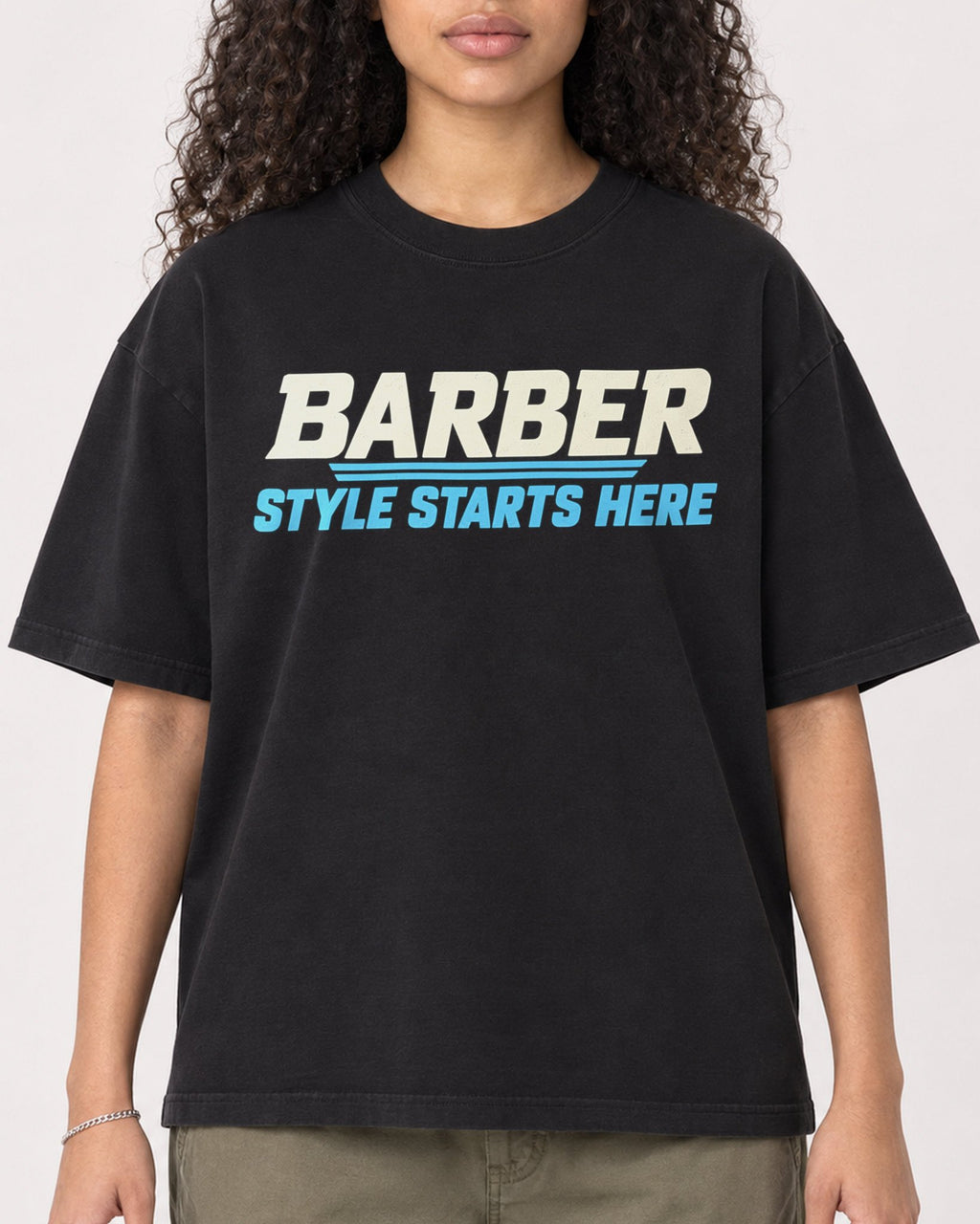 Mockup Boxy Heavyweight Tee Black female close-up 10