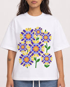 Mockup Boxy Heavyweight Tee White female close-up 06