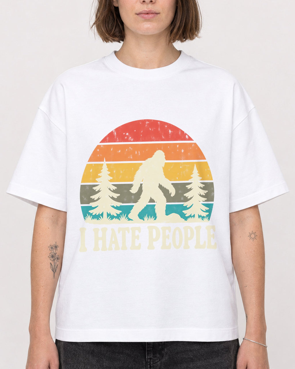 Mockup Boxy Heavyweight Tee White female close-up 18