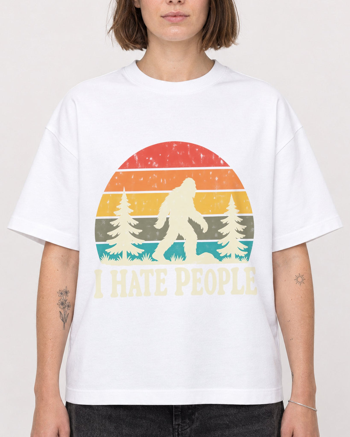 Mockup Boxy Heavyweight Tee White female close-up 18