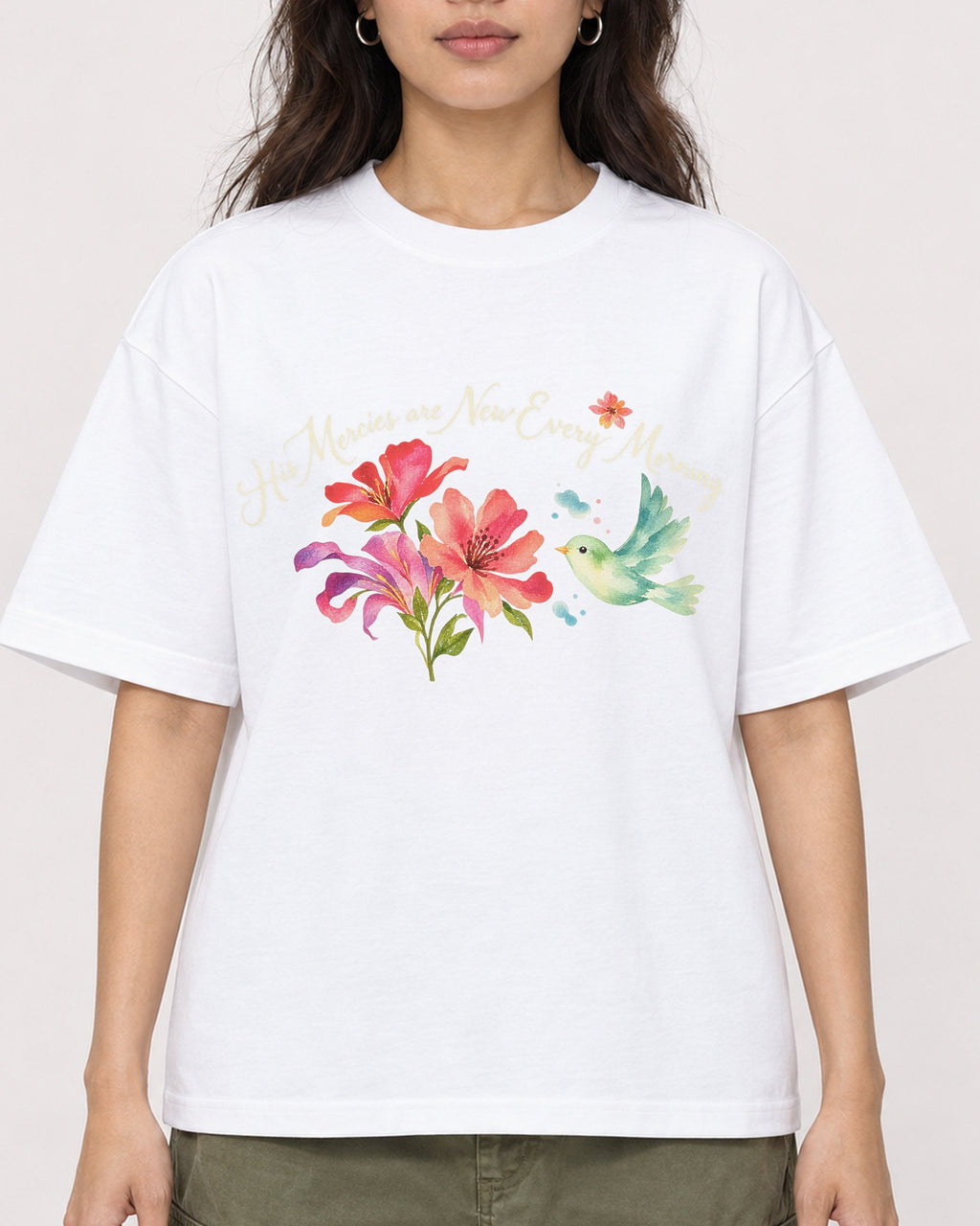 Mockup Boxy Heavyweight Tee White female close-up 02