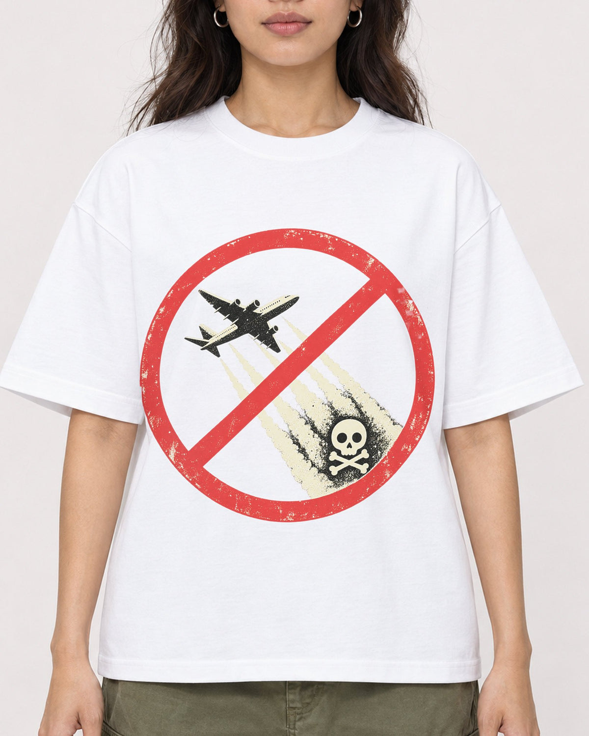 Mockup Boxy Heavyweight Tee White female close-up 02