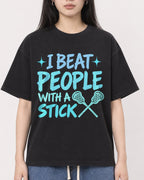 Mockup Boxy Heavyweight Tee Black female close-up 01