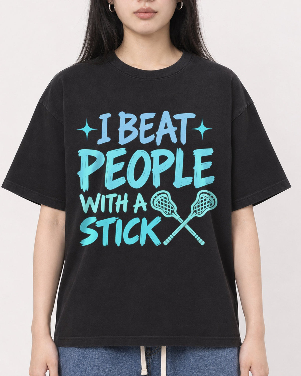 Mockup Boxy Heavyweight Tee Black female close-up 01